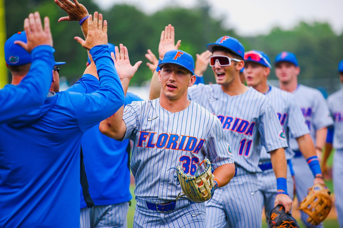 The #Gators are Co-SEC Champions. 

Florida 42-13 (20-10 SEC) and Arkansas will share the crown. 

Florida will be the No. 1 seed next week in Hoover for the SEC Tournament. 

on3.com/teams/florida-…