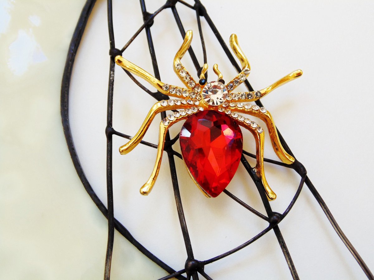 stndglass's tweet image. Crescent moon and red spider, stained glass suncatcher, spooky scary art deco Halloween tuppu.net/97c89ac #DesignsStainedGlass #suncatcher #Etsy #SpiderLoverGift