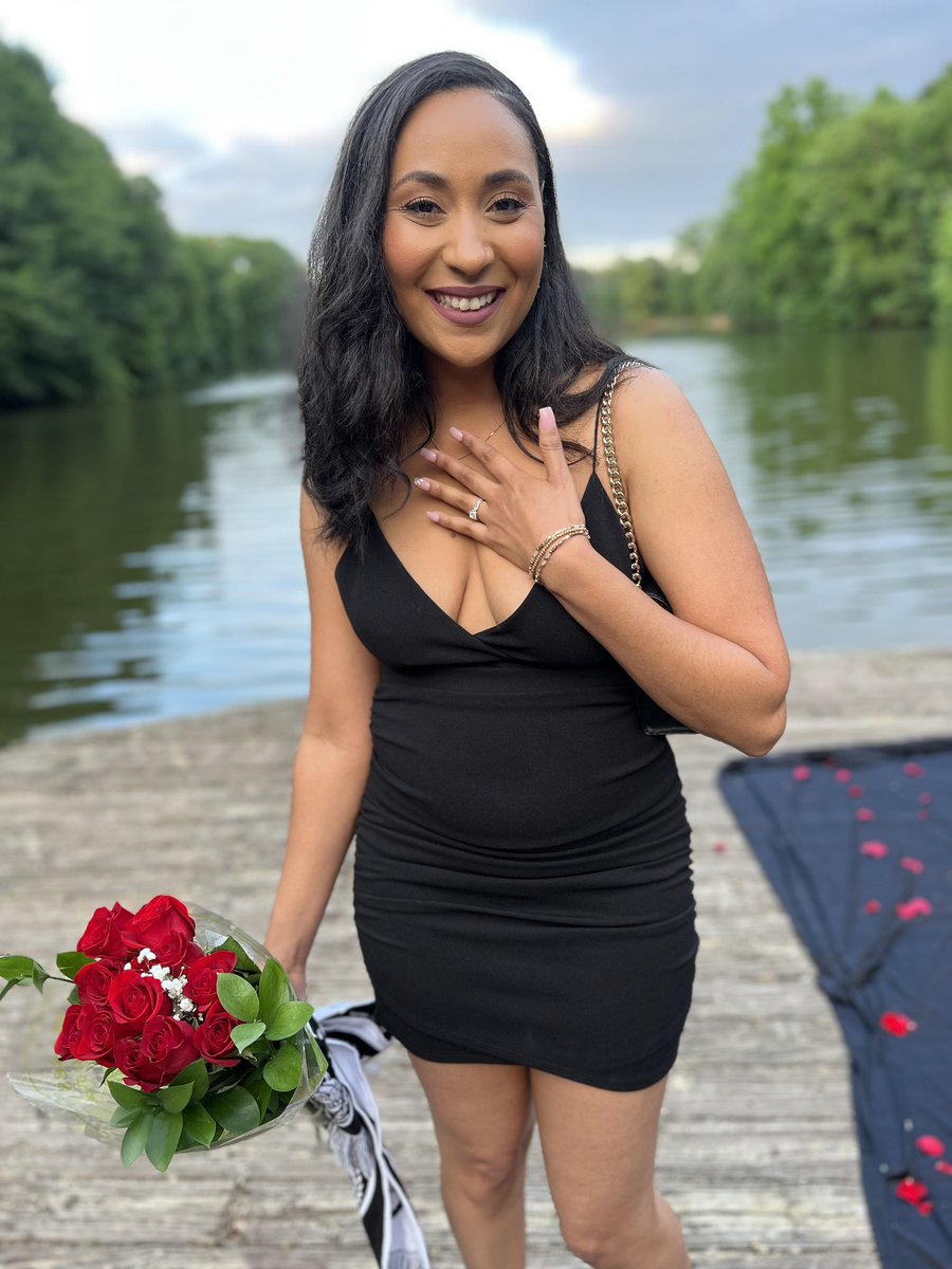 ChelsCEsq's tweet photo. So excited for my baby sister!!! #IssaFiancee https://t.co/aTv5JL3gUW