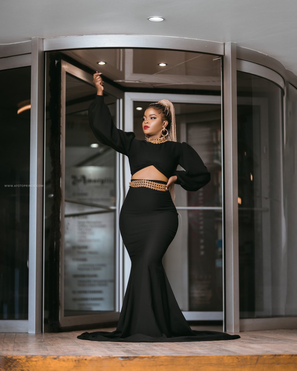 Cecilia_Bamusii's tweet photo. This is to 25 🥂
To more life 🥂
🖤🖤🖤🖤
#blackonblack https://t.co/GbeWrD77ES