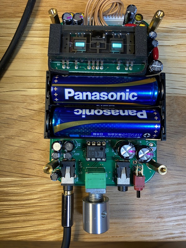 manotch101's tweet photo. KORG HA-Sの改造ですが付属の回路図を見て配線に色を付けてみました。信号系は黄色、電源系は赤色、GNDは青色です。適当ですが大体こんな感じかなぁ。後はどうやって聴くかリファレンスを決めようと思います。#KORG,#HA_S https://t.co/s0Ysk3NJwE