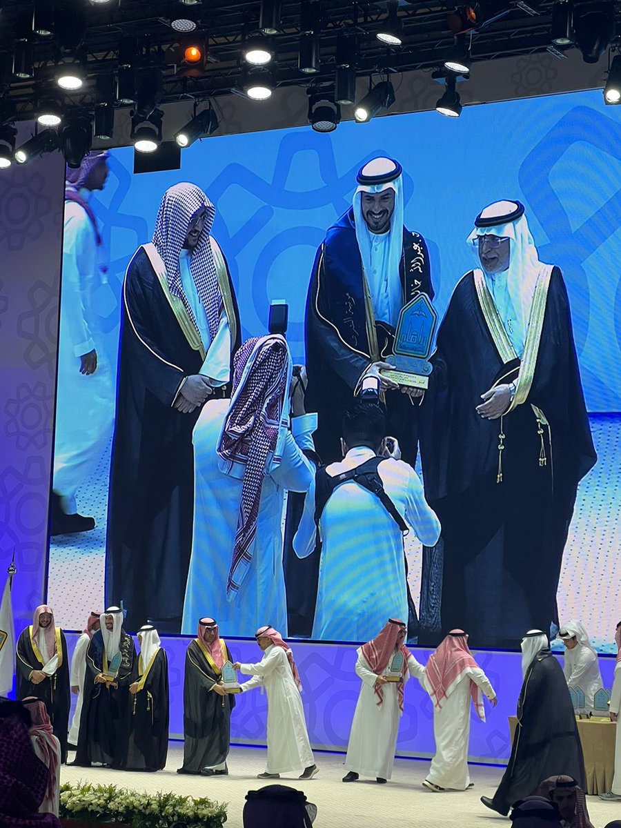 KAlqumaizi's tweet photo. احتفلت  #كلية_الطب_بجامعة_الإمام
بتخرج الدفعة العاشرة هذا المساء 

الف مبروك لجميع الخريجين والخريجات والف مبروك لوالديهم وأحبابهم جميعاً https://t.co/RXmRRUUcwl