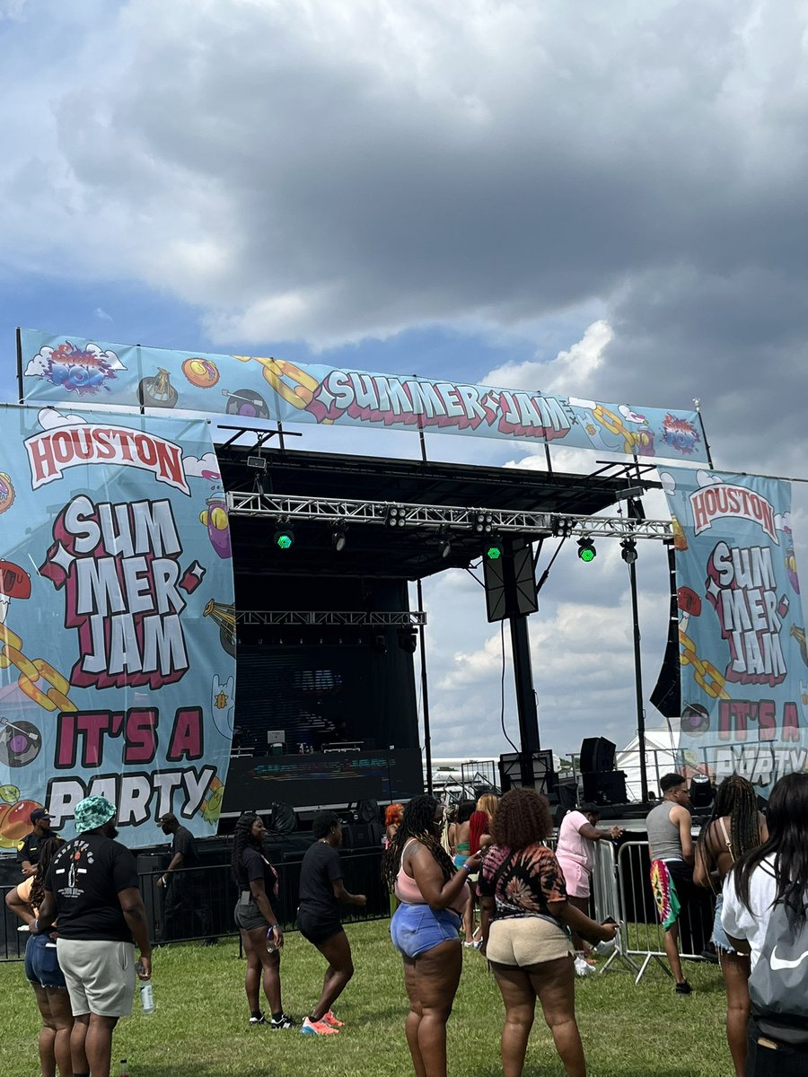 YuriyATL's tweet photo. Who else is here at @SummerJamHTX?👀 #Houston https://t.co/2Hb3N86Vjr