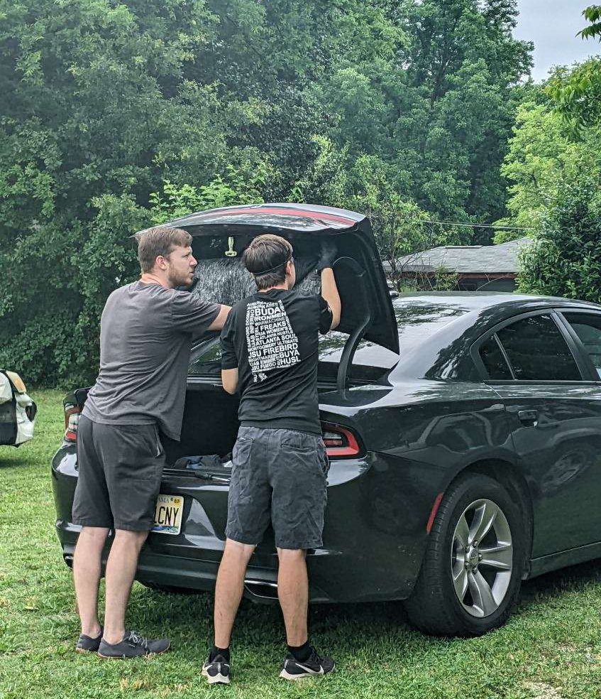 BhamDSA's tweet image. BRAKING: 7 cars came onto our lot at today's Brake Light &amp;amp; Fuse Replacement Clinic, and we were able to repair the lights on 5 of them! 

That's at least 5 more working-class Birminghamians who are safer from police violence heading into the holiday weekend.