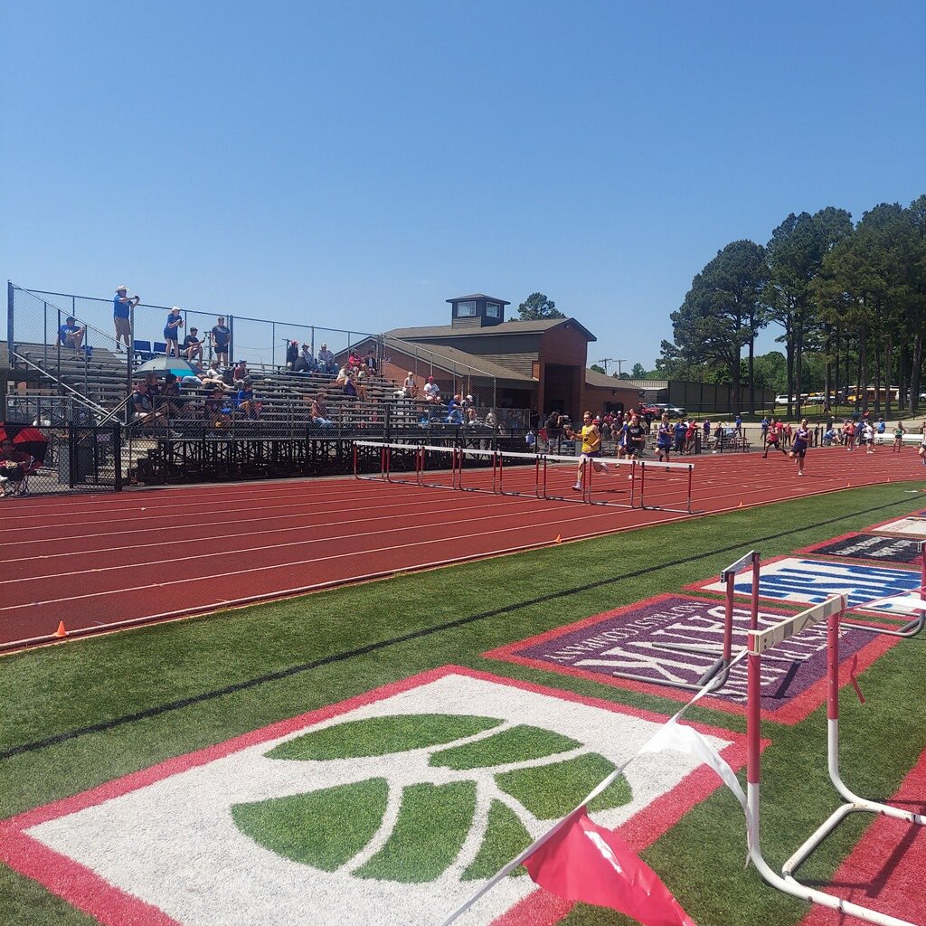 Luke Hurley qualifies for State with a 2nd place finish in the 300 hurdles.