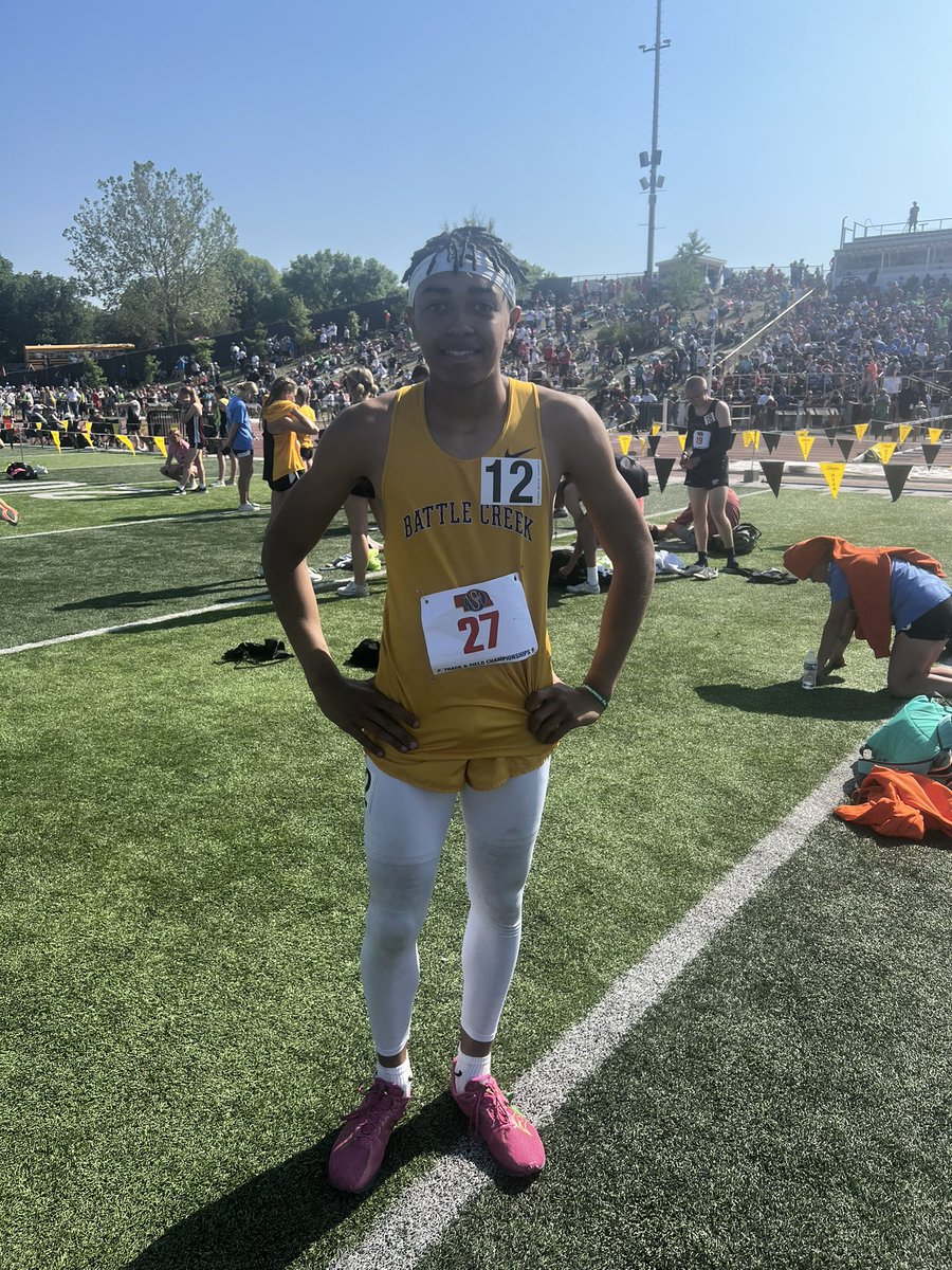BattleCreek_TF's tweet photo. Jaxon Kilmurry finishes his day by ripping of a 4:35 mile and claiming the fifth place medal for Class C #HeCanCook https://t.co/VuHbDRfIBT