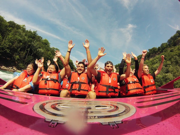 whirlpooljet's tweet photo. Raise your hand if you love jet boating!🙋♀️🙋♂️
🤙Link in bio to book your tickets now!
#whitewaterwarrior #readysetjet #niagarafallsattractions #visitniagarafalls https://t.co/g532h3Zvdh