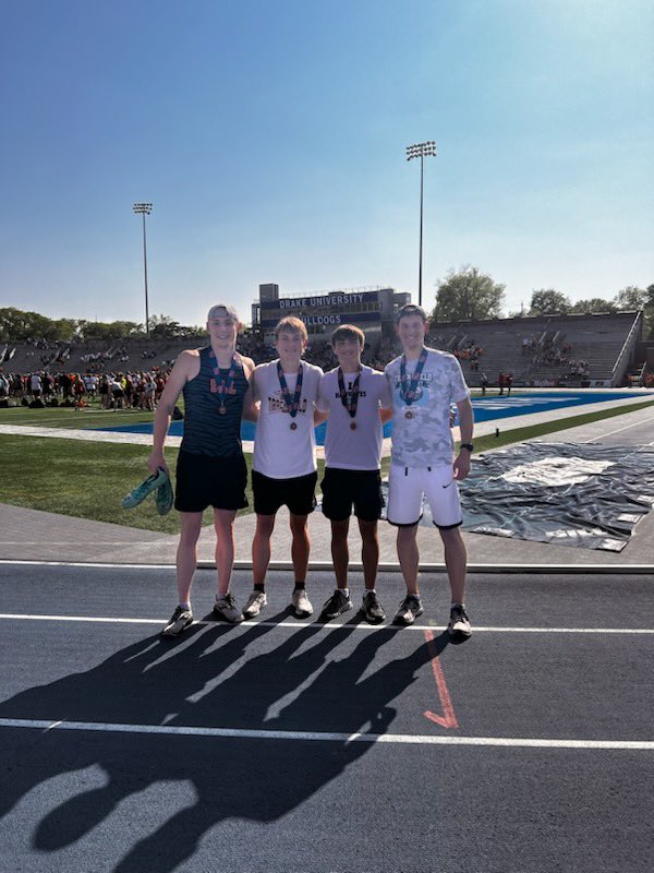 Congrats to the 4x400 for shattering their season best time! They ran 3:21.44 and took 4th overall! They were seeded 14th coming in! <a href="/aymar_gannon/">Gannon Aymar</a> <a href="/ScottKroll3/">Scott Kroll</a> <a href="/EastonWheeler3/">Easton Wheeler</a> Evan Janzen!