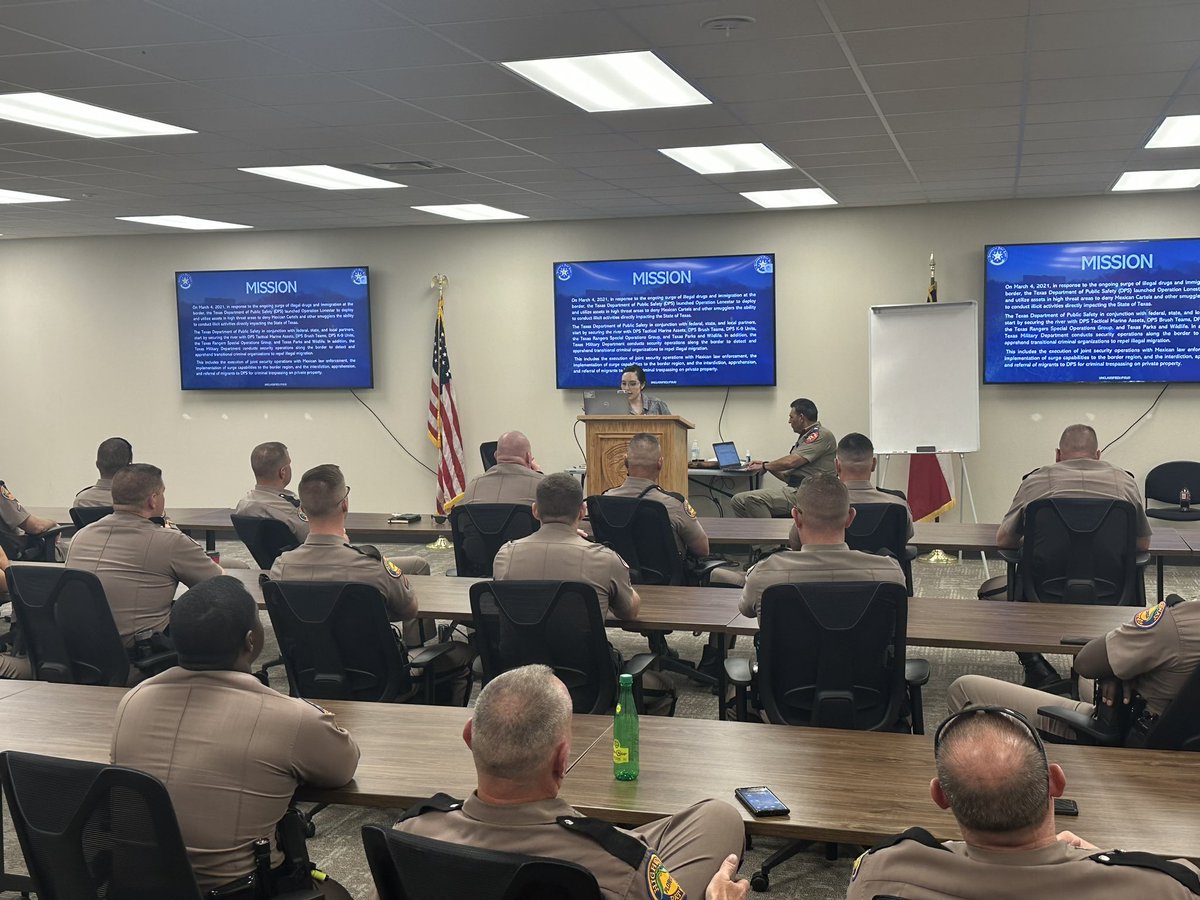 LtChrisOlivarez's tweet photo. .@TxDPS Del Rio leadership welcomed #Florida State Troopers to #Texas who will assist DPS in providing law enforcement resources to help secure the Texas-Mexico border. Welcome to the great state of Texas! #OperationLoneStar https://t.co/ym4fUMJ0xG