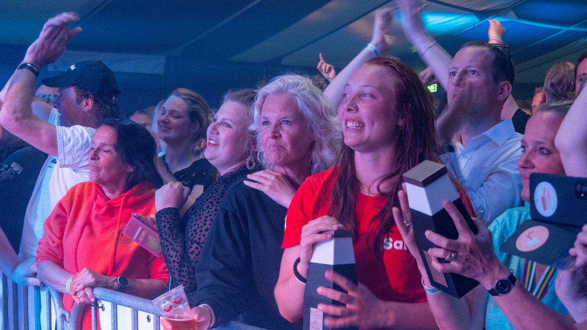 LennardGeerts's tweet photo. Al met al een gezellig feest in de tent op de haven van West-Terschelling!
#OmropFryslân #OmroepZilt #HTRace https://t.co/3HkHp9fE1C