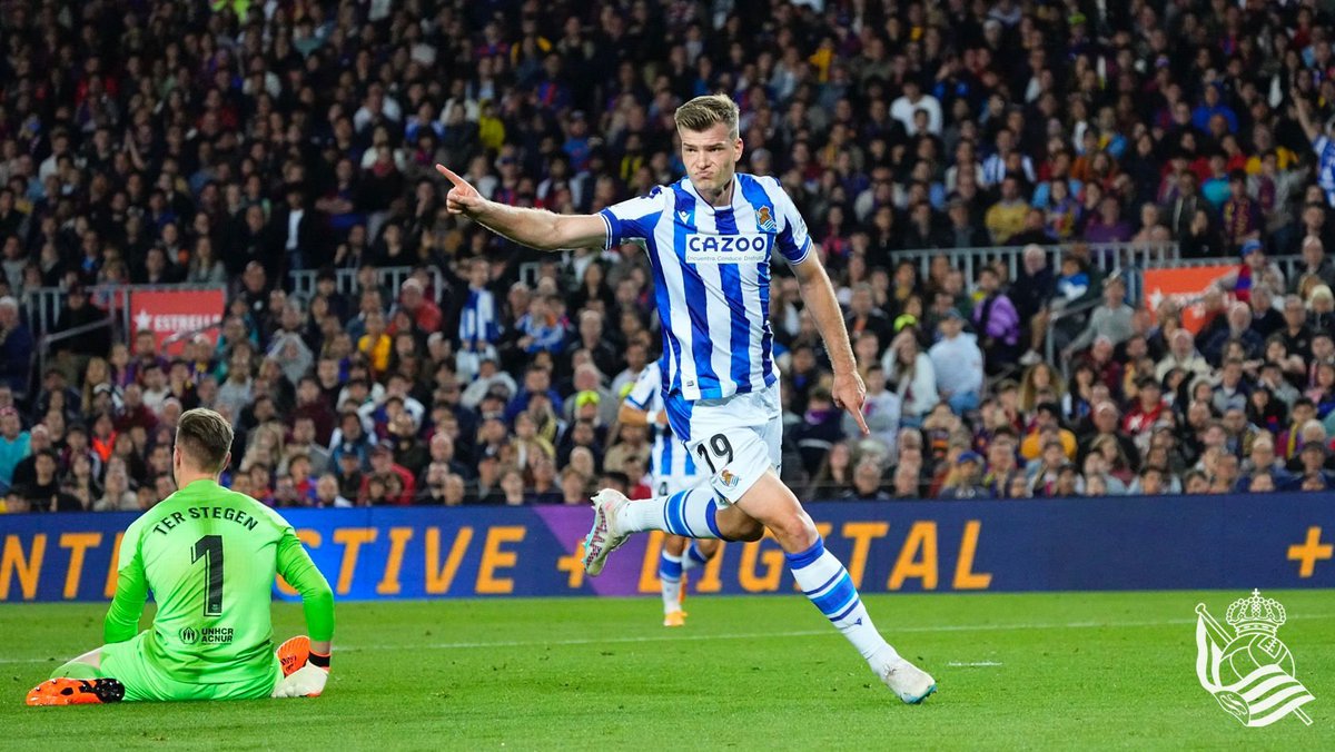 RealSociedad's tweet photo. 🚨 Este tweet lo pueden retuitear únicamente los visitantes que hayan ganado en el Camp Nou esta temporada 😉

#AurreraReala https://t.co/v1AICyZWDc