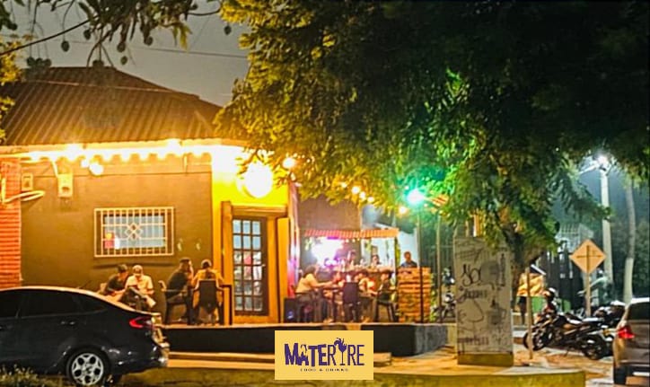 Materire_'s tweet photo. En MateRire encuentras la mejor comida rápida al carbón y los mejores cocteles de la ciudad!!! Te esperamos esta noche en la Cr 32 con 69b esquina!!! 
#DaleMaterire 🔥 #Burger 🍔 #LaMaradona 🍔 #TodoAlCarbon 🔥 https://t.co/kZiWvYIzzs