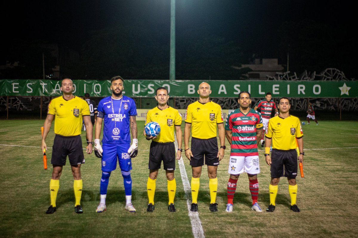 Resende_FC's tweet photo. Primeiro tempo de luta e raça! Vamos em busca da vitória! 👊💥

📷: André Moreira / RFC

#PORxRES #SérieD #GiganteDoVale #UmaNovaEra https://t.co/TOdi2hgTMb