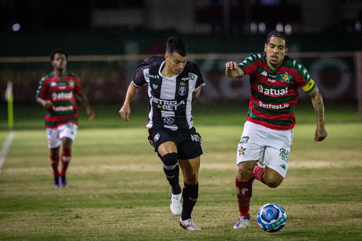 Resende_FC's tweet photo. Primeiro tempo de luta e raça! Vamos em busca da vitória! 👊💥

📷: André Moreira / RFC

#PORxRES #SérieD #GiganteDoVale #UmaNovaEra https://t.co/TOdi2hgTMb