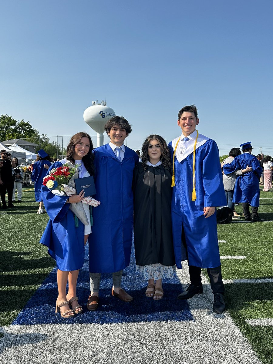 AzizNedah's tweet photo. Congratulations @SandburgHS Class of 2023!!! It has been an absolute honor and privilege, I wish you all the best with your future endeavors!!!

#IT2OURS3ASON 🦅 https://t.co/iwRL6kTRGp