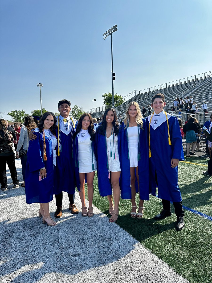 AzizNedah's tweet photo. Congratulations @SandburgHS Class of 2023!!! It has been an absolute honor and privilege, I wish you all the best with your future endeavors!!!

#IT2OURS3ASON 🦅 https://t.co/iwRL6kTRGp