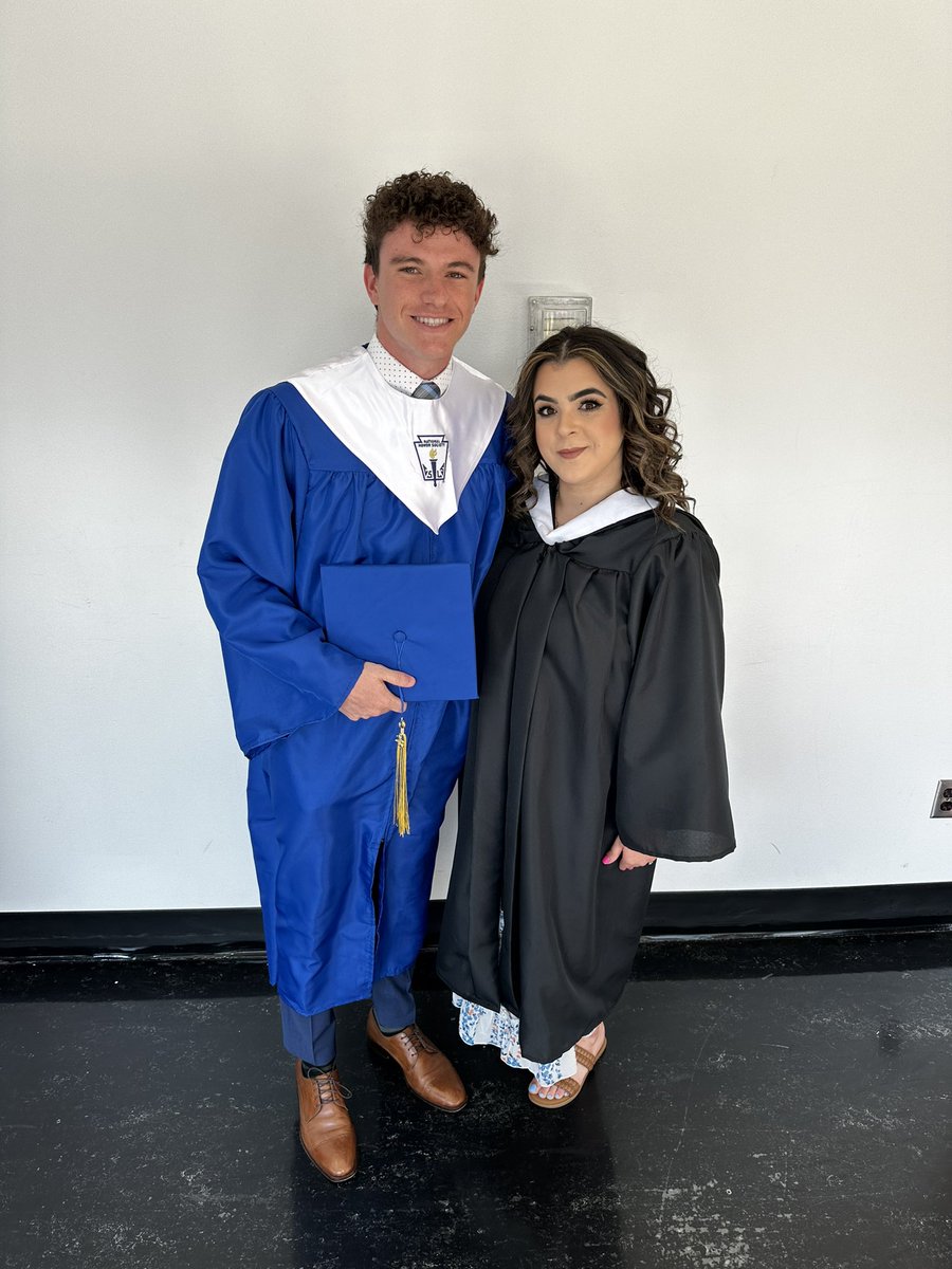 AzizNedah's tweet photo. Congratulations @SandburgHS Class of 2023!!! It has been an absolute honor and privilege, I wish you all the best with your future endeavors!!!

#IT2OURS3ASON 🦅 https://t.co/iwRL6kTRGp
