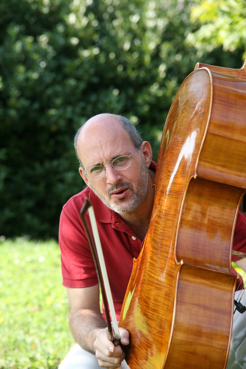 vzlasinfonica's tweet image. Lamentamos el fallecimiento del destacado violonchelista y compositor venezolano Paul Desenne, un extraordianrio músico con un amplio catálogo de obras de concierto que exploran las posibilidades expresivas de todos los lenguajes musicales latinoamericanos | Extaordinario amigo