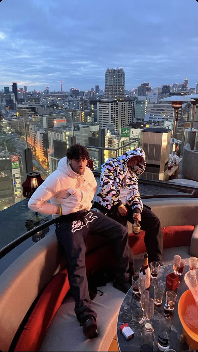 _RapMinute's tweet photo. WIT et LAYLOW en ce moment au Japon 🇯🇵 https://t.co/54SkpCOT2B