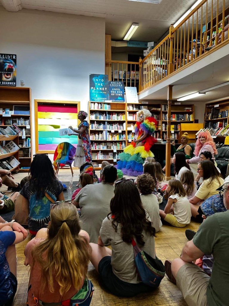 This is a picture that extremists and White nationalists don’t want you to see. Kids and community members had a great time at drag story hours in Bozeman and Livingston! Here’s a picture from supporters at the Bozeman event. /1