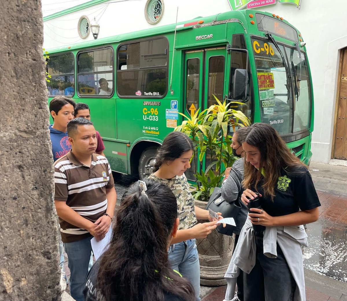 Qué chida experiencia participar en el examen de admisión a <a href="/CUTlaque_Udeg/">CUTlaquepaque</a> !🦁 Mucho éxito a las y los aspirantes! Y un reconocimientos especial a los papás y las mamás que les acompañaron desde temprano.