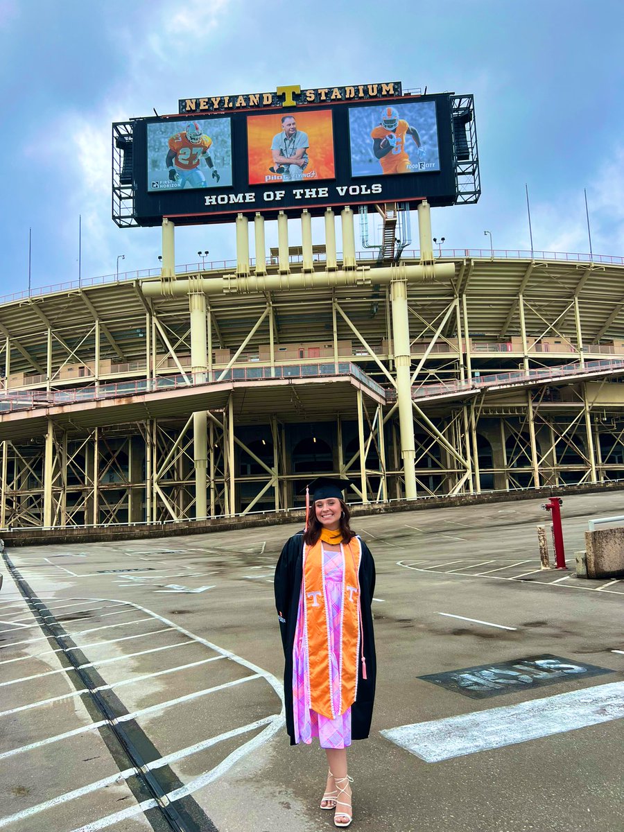 _thehurricane_'s tweet photo. We are so proud of you, Alaina! 
Diesel Did It! 🧡✴️
#UTGrad2023 https://t.co/RfhGuFeqX8
