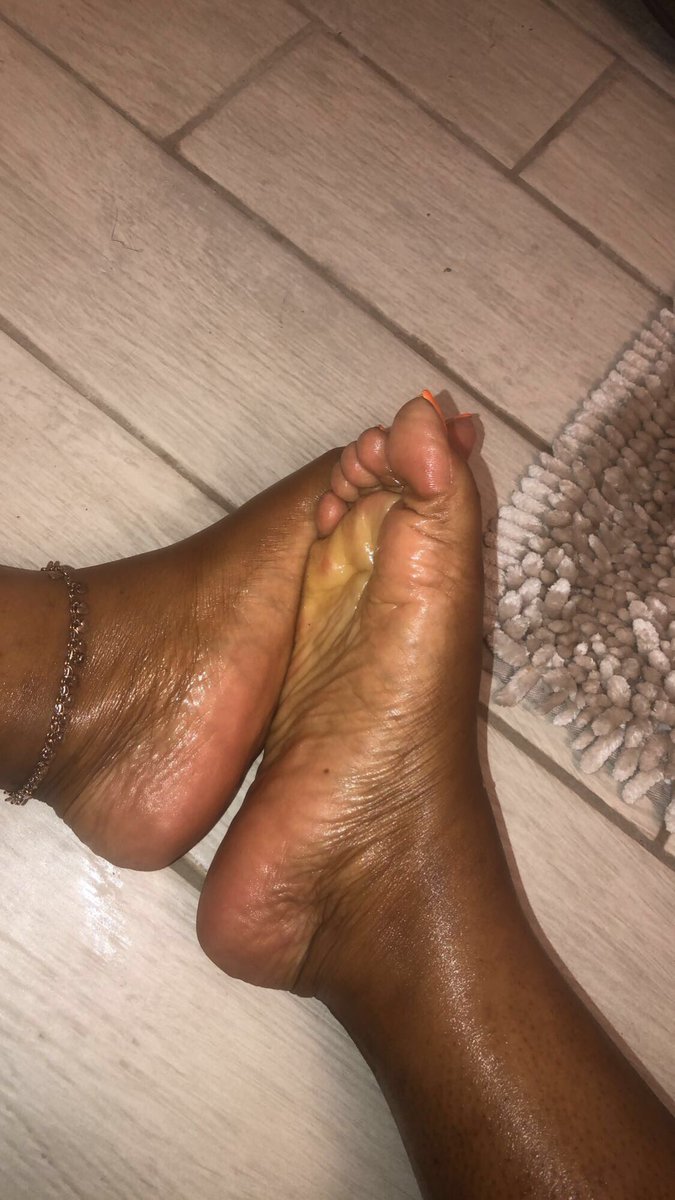 Anyone into Oily wrinkled soles ? #soles #wrinkledfeet #toes #nailpolishlover #nailpolishaddict #feetcontent