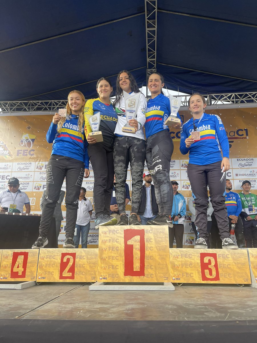 📸Ceremonia de premiación 🇪🇨

🥈 Doménica Mora ( Categoría Sub 23 damas)

📍Riobamba- Ecuador 

#CampeonatoPanamericano2023 de BMX Racing