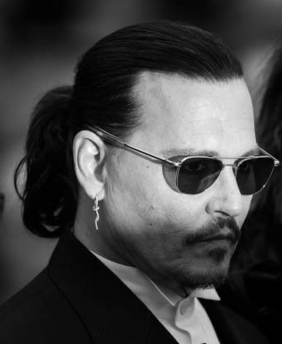 I loved this pic so much 
Is it time to change my pfp?! 
#JohnnyDeppCannes2023