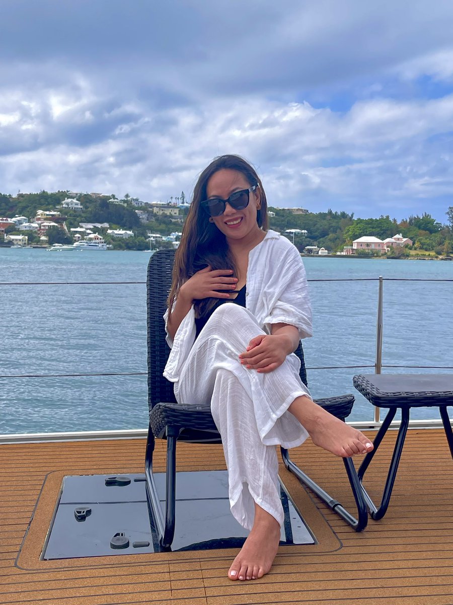 _njoydiz's tweet photo. I was on a yoga cruise and lady in blue sitting across me asked if she could take a picture of me because she saw me looking "elegant, classy and glowing" in front of the scenery and she couldn't help but admire me from afar. When you're truly at peace with yourself and who ~ https://t.co/FnSkXQVGyz