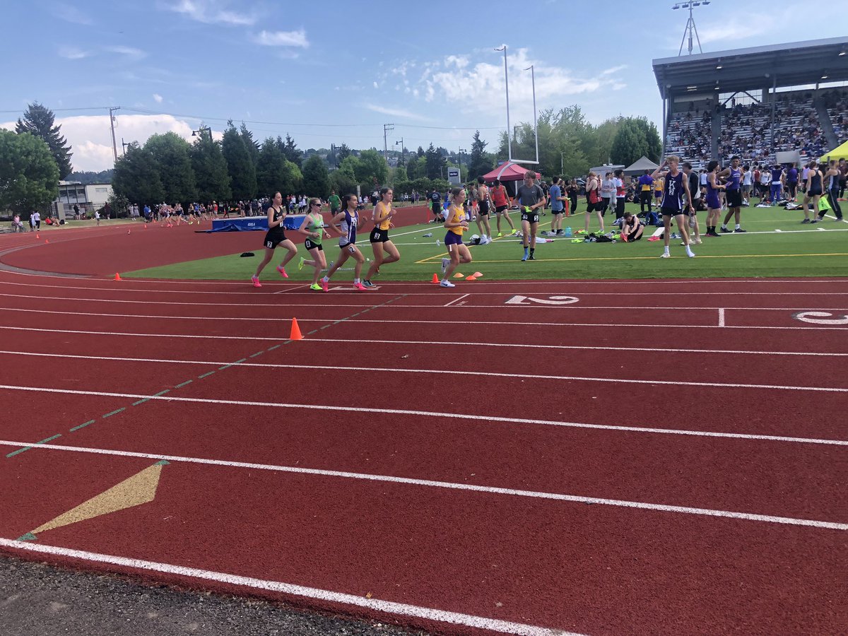 TWolvesJHS's tweet image. Jackson’s Sophomore Selena Bangerter placed 3rd in the 3200m Wes-King Bi-District race with a time of 10:55.74 to advance to State.  Her 2 mile time is the third fastest time in school history.  🏃🏽‍♀️💚🖤🏃🏽‍♀️