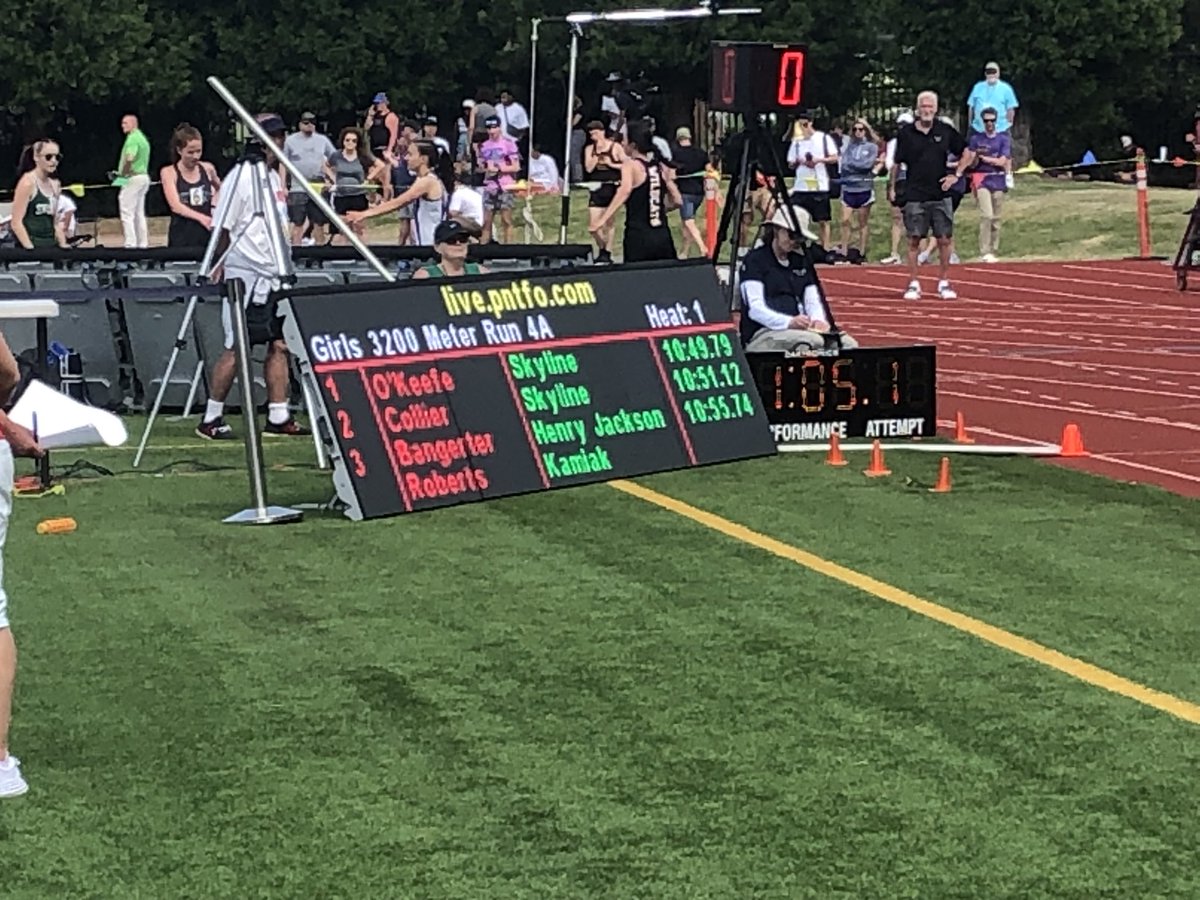 TWolvesJHS's tweet image. Jackson’s Sophomore Selena Bangerter placed 3rd in the 3200m Wes-King Bi-District race with a time of 10:55.74 to advance to State.  Her 2 mile time is the third fastest time in school history.  🏃🏽‍♀️💚🖤🏃🏽‍♀️