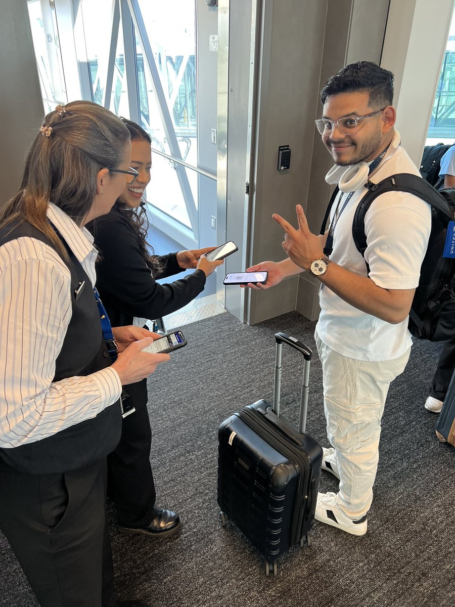 So proud of @ltamayo and Maya for taking on the challenge of working a mainline completely on their MAP devices, no desktop involved! Finished boarding their full Airbus eighteen minutes early… awesome job! 👏🏻 #TeamMCI #BeingUnited @UA_Employees @holly_fl