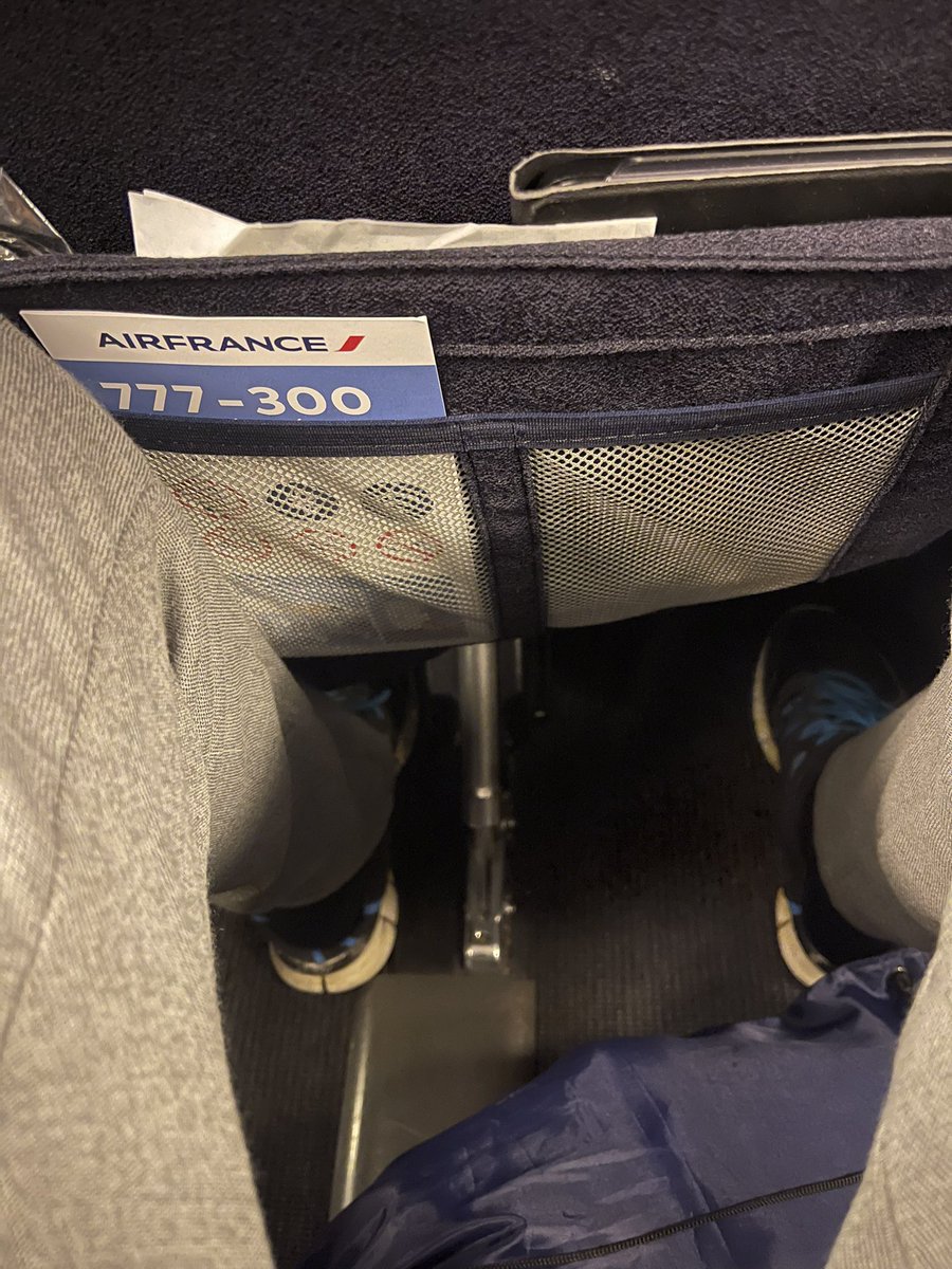 Et stålrør hvor min fod skal være og alle film er med fransk tale som default.. Vive La France!