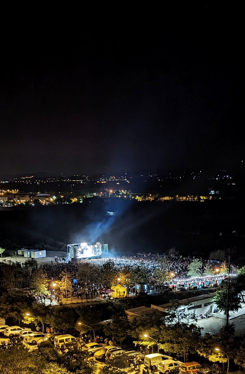 Els <a href="/thetyets/">The Tyets</a> sota casa. Sí, l'Espirall també és Vilafranca. 👏 <a href="/Verds/">Castellers de Vilafranca</a>
