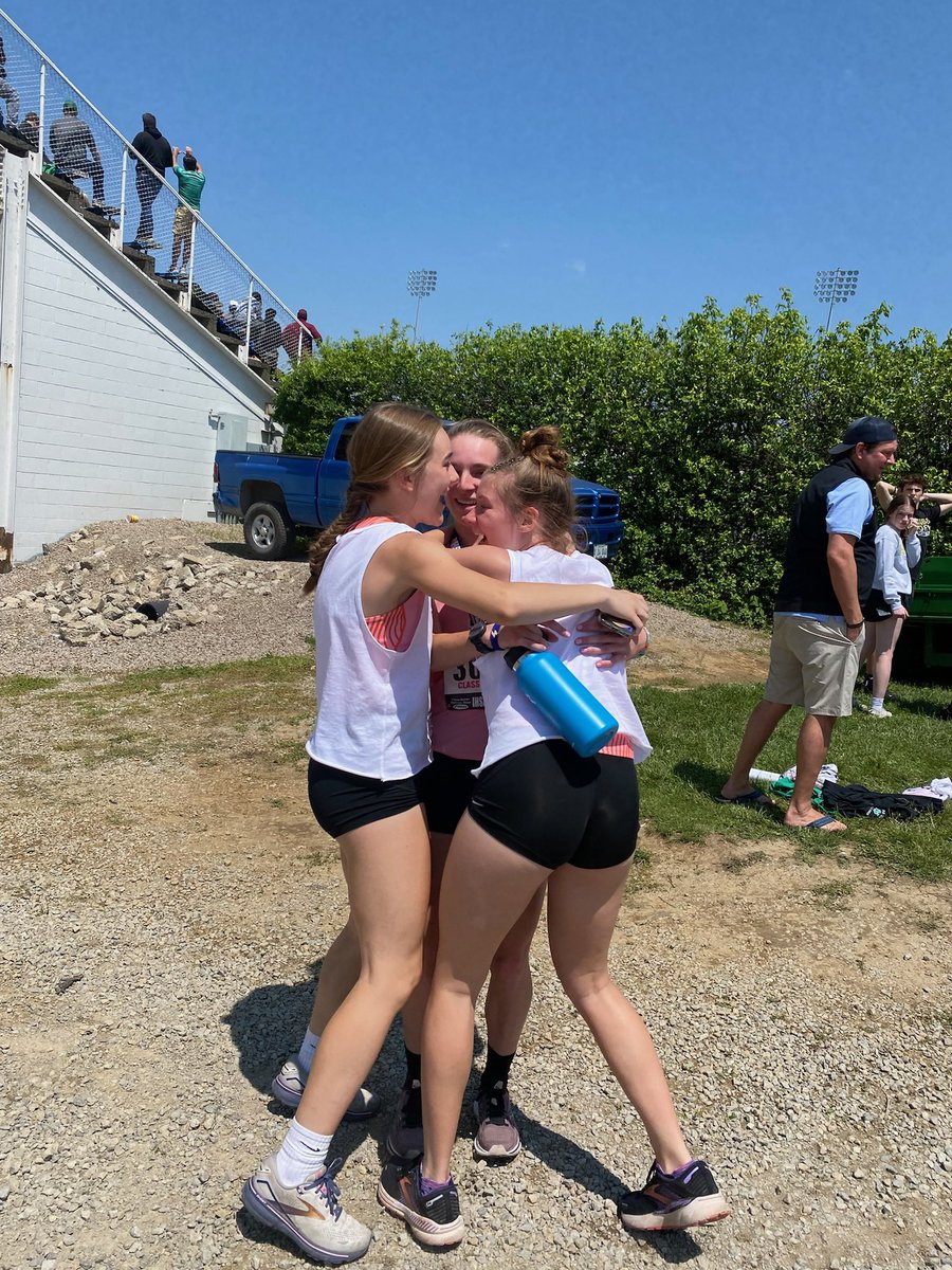 In her first race of IHSA state finals, Anna Harden took 4th place in the 3200 with a time of 10:31!! #GTFState23