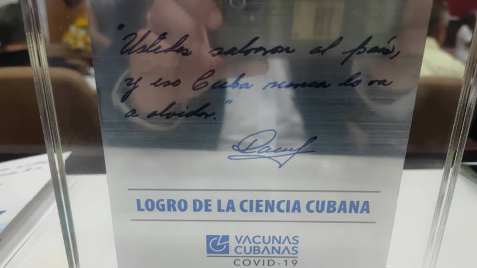 #LaboratoriosAica recibe reconocimiento en el tercer aniversario del inicio de desarrollo de las vacunas cubanas contra la COVID-19 por su compromiso en la producción de medicamentos de alta calidad. #DosisDeVida #VamosPorMás