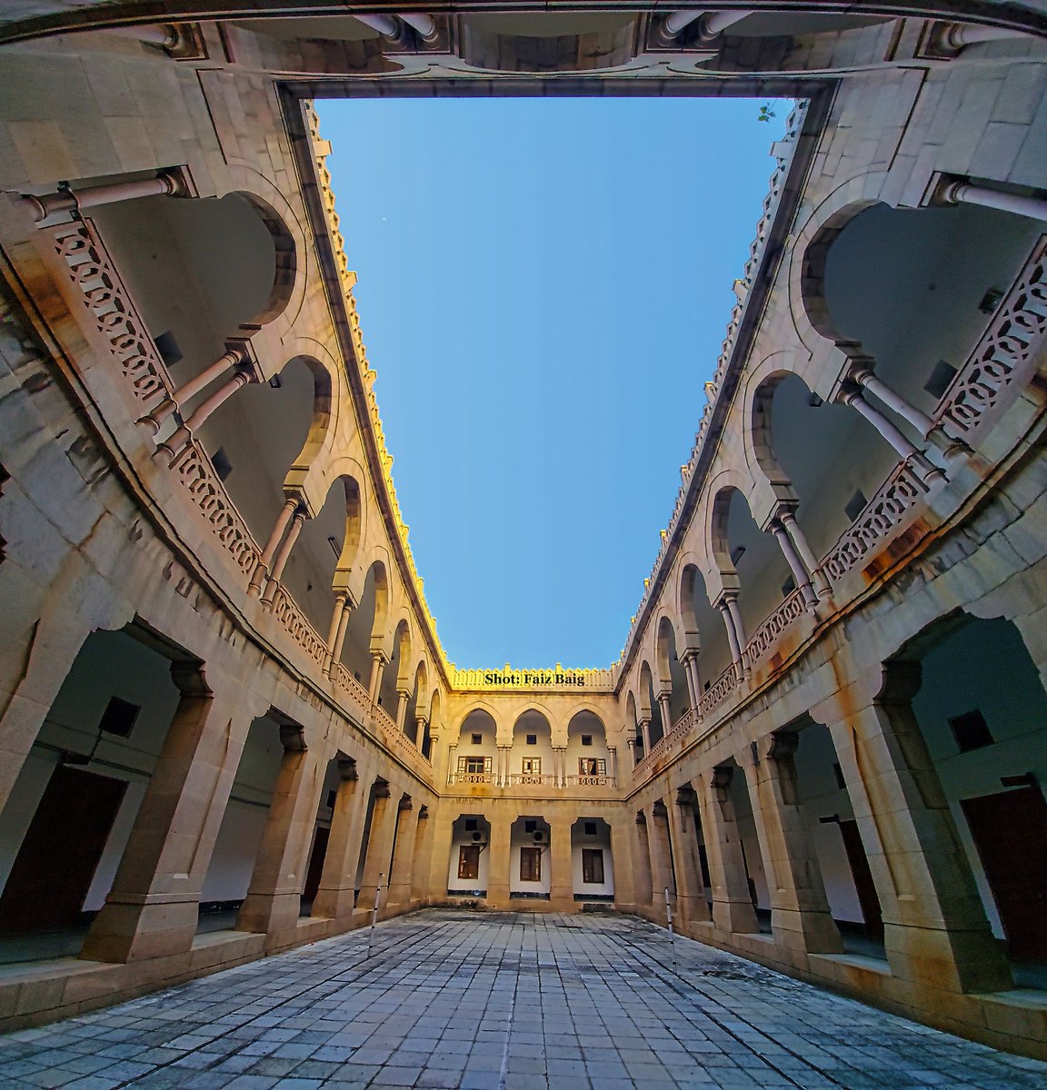 #Architecture #ArtsCollege
📷 Inner Courtyard of OU arts college

#OsmaniaUniversity #Hyderabad #OU #Cityscape #education #photography #photographylovers