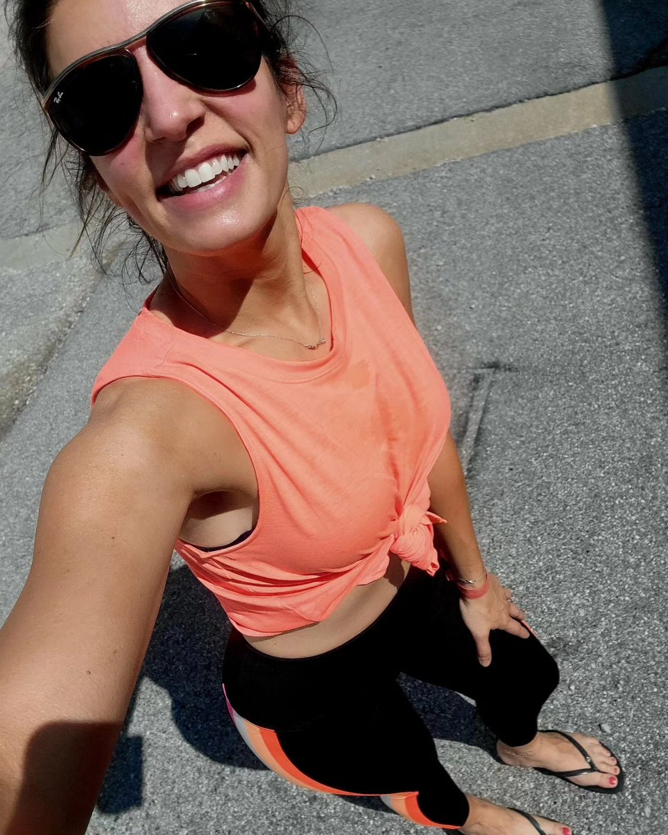 CarrieTergin's tweet photo. Staying cool after hot barre!! Loving the spring sunshine at #Studio573 βοΈπ©·π§‘ https://t.co/I5xOfmindI