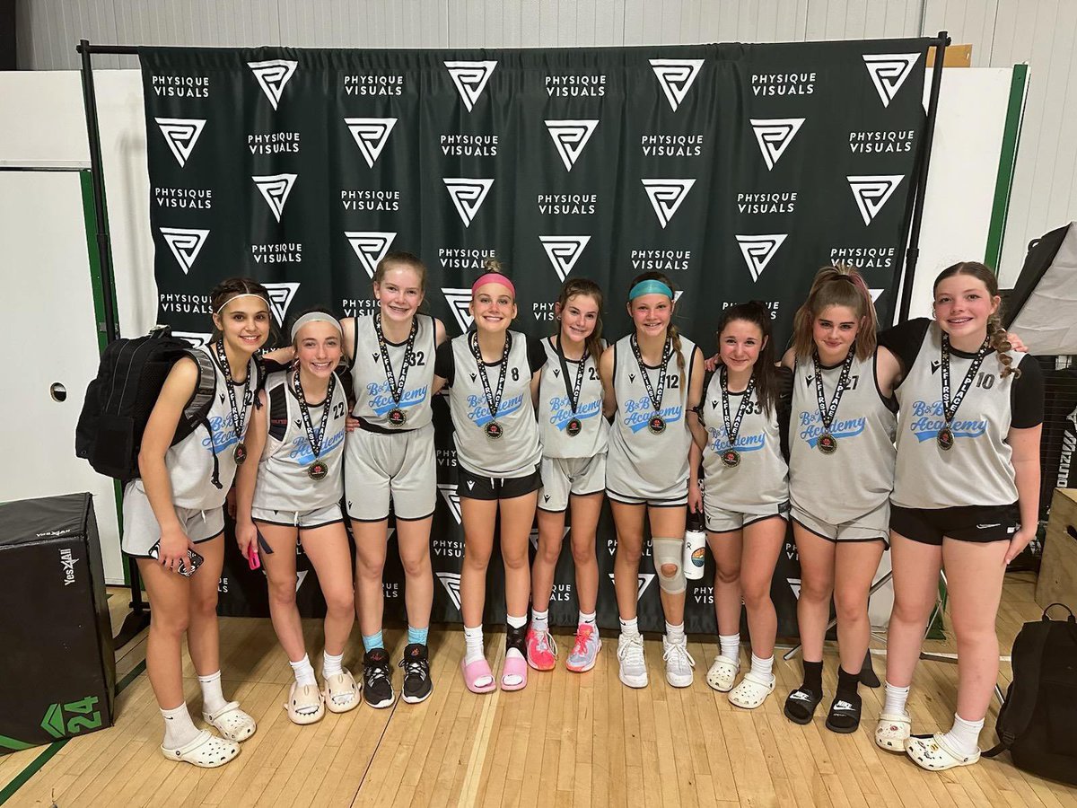 Congrats to our 7th Grade Black Team on winning the Championship today at the IHoops Mile High Classic. 

Congrats ladies and coaches. 

@Caliga45 @MacronSports @ChrisPReading 
#WorkHardPlayHarder
