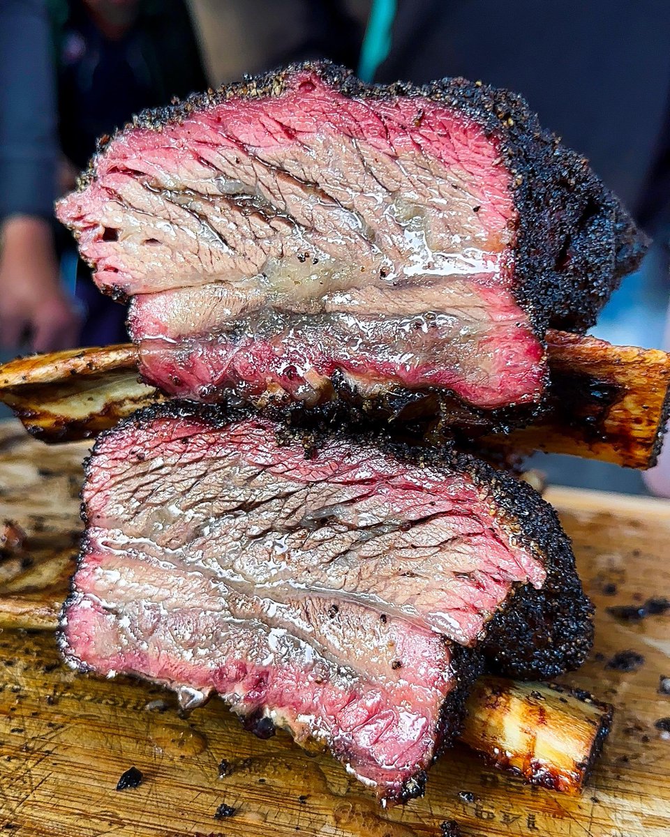 redditFoodPorn's tweet photo. Beef Short Ribs. From u/PitmasterUniversity https://t.co/uvvrWYfYvE