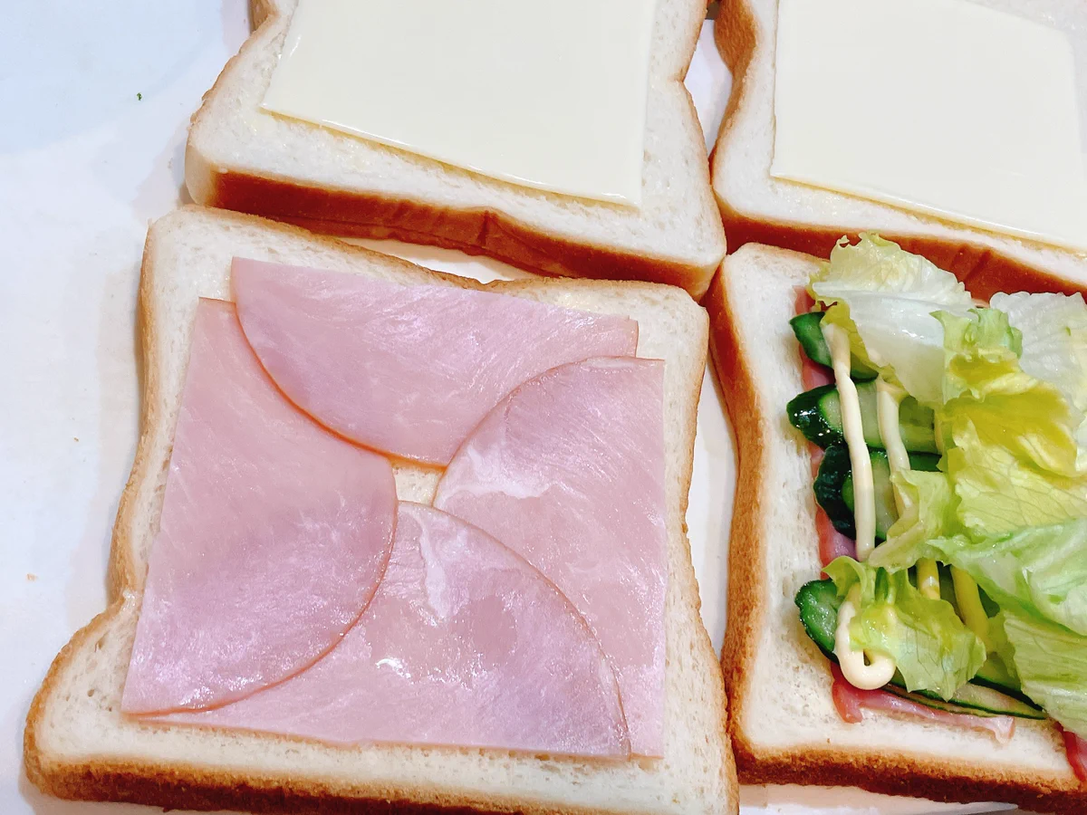 バズるか？自分では常識のライフハック。2枚で角までハムを行き渡らせる乗せ方
