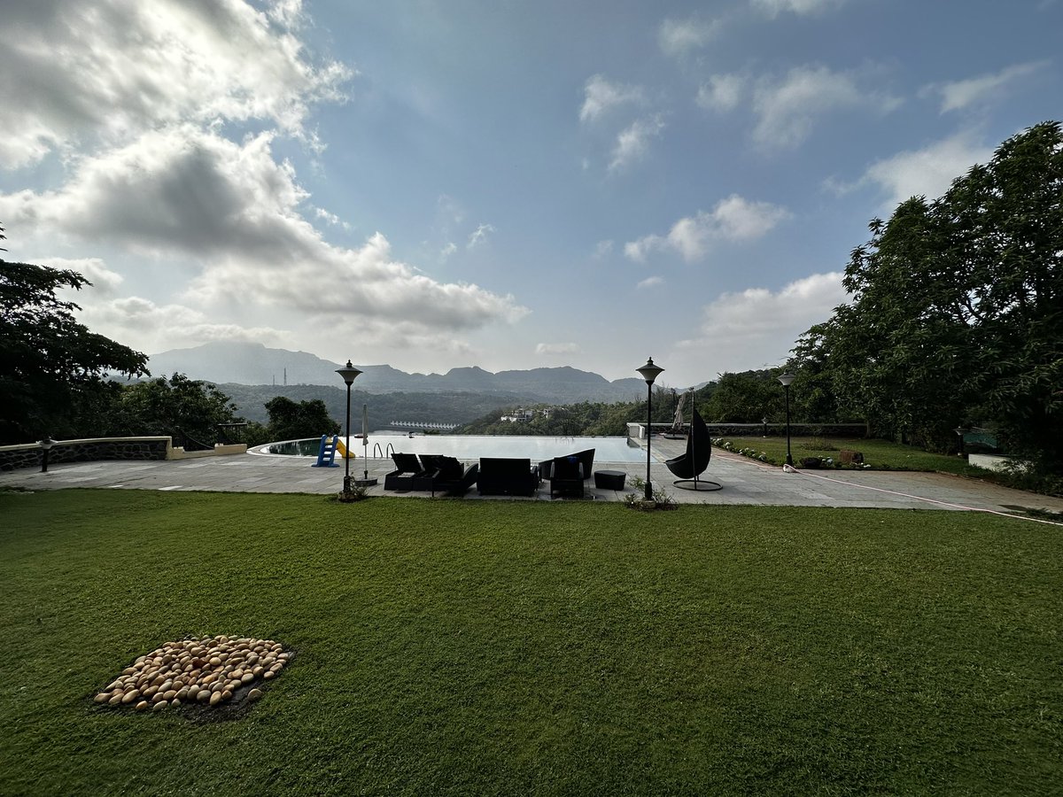 ItniSiHassii's tweet photo. #GoodMorning from #Paradise #Sunday #Weekend #GetAway #FriendsLikeFamily #AmbyValley #NeededThisBreak #RelaxMode
@HerLavishHustle @60mlLove @Urrmi_ https://t.co/juchnmpjOh