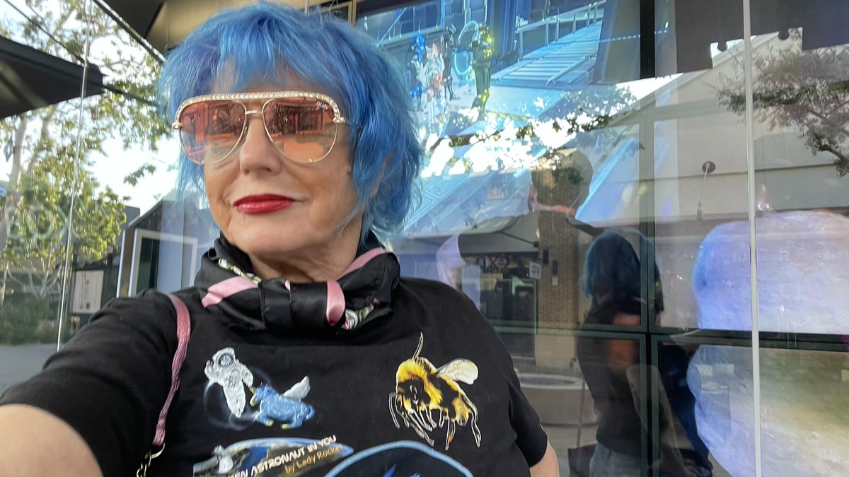 LadyRocketSpace's tweet photo. @quazrmusic @CopernicSpace @WaltzinPeacock Thanks for you contribution #LetItBee! With your support to orchestrate Music for @LadyRocket #BeesOnTheMoon #BeeOrNotToBe saving bees https://t.co/k4SLCDL6IW