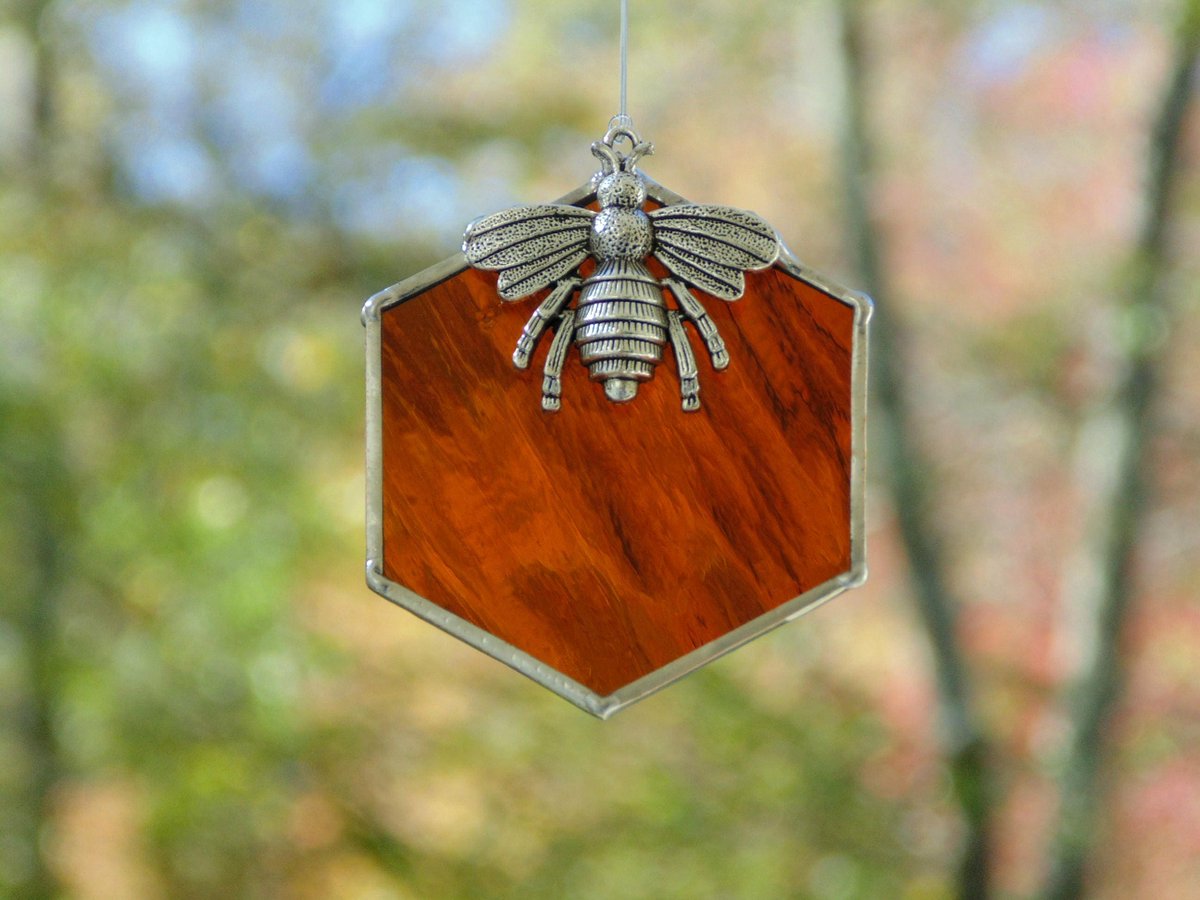 stndglass's tweet image. Stained glass bee suncatcher ornament, honey hive, honeycomb window art home decoration tuppu.net/77a24cf3 #Etsy #suncatcher #DesignsStainedGlass #StainedGlassBee