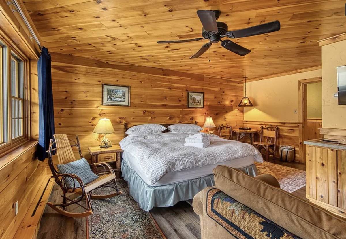 Steven Dennis on Twitter "2.389M buys a 14,000 sf lodge and bar in