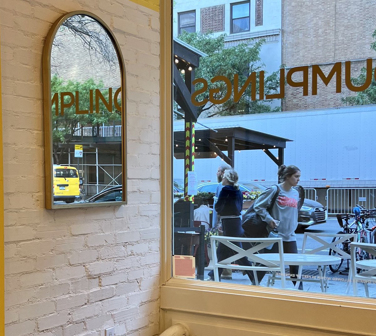 wordslikerad's tweet image. Me and @foundfacade and @cityandcolour in NYC. 

Eating dumplings and spotting Dallas walking by was dope, the show… incredible