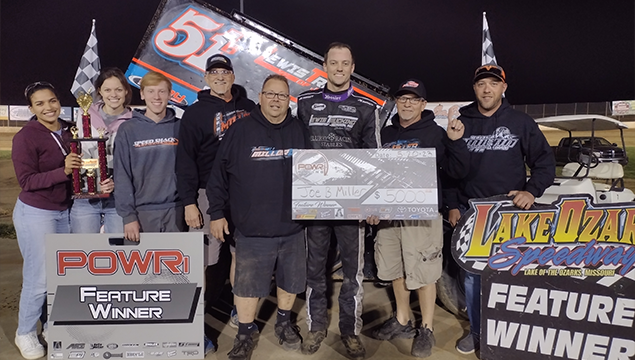 POWRi_Racing's tweet photo. Joe B Miller Maneuvers to Lake Ozark Speedway Win with POWRi 410 BOSS. Read More:   https://t.co/k9WAJbDmQh https://t.co/tQbvXVrqGz