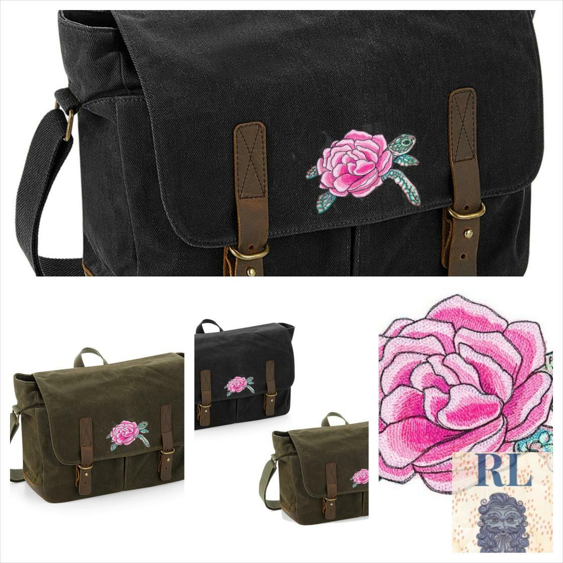 #CanvasLaptopBag #LaptopBag Heritage Waxed Canvas Laptop Bag Embroidered With a 'Floral Sea Turtle' design - available in Black or Olive Green
etsy.com/listing/965954…