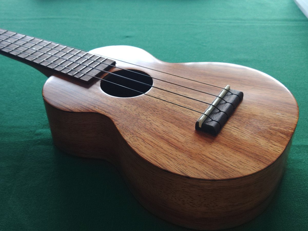 KTM819O4's tweet photo. #TheWhoByNumbers #BlueRedAndGray #ukulele #Dtuning #コードが1音ずれる
DはC、GはF、AはG、EmはDm・・・
頭の体操になります!(^-^ゞ https://t.co/tWFDmjO8GB